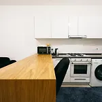 Ceasar Spacious In Amelius