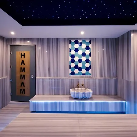 Ceasar Spacious In Amelius شقة