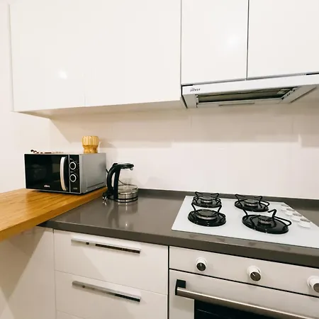 Ceasar Spacious In Amelius Apartman