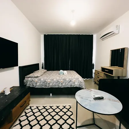 Ceasar Spacious In Amelius شقة *