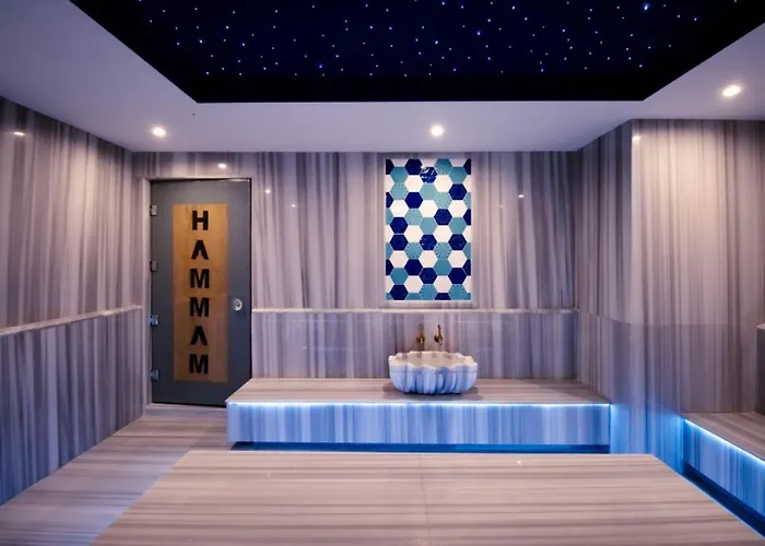 Ceasar Spacious In Amelius Apartament