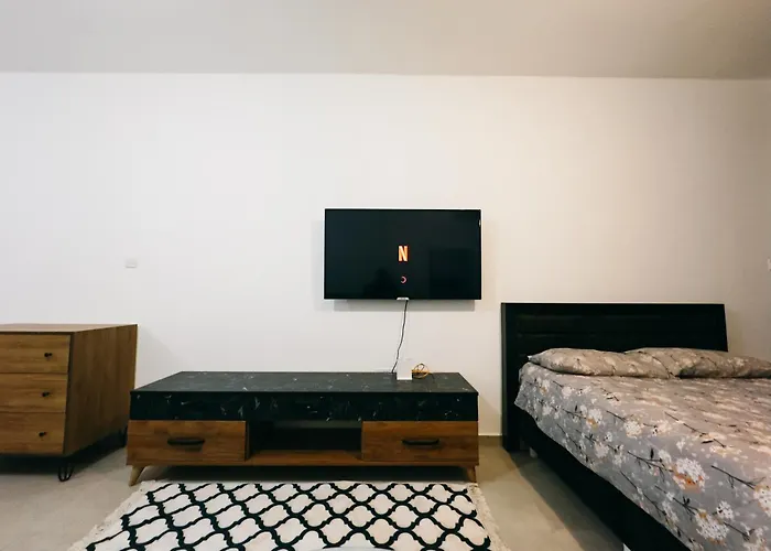 Апартаменты Ceasar Spacious In Amelius *