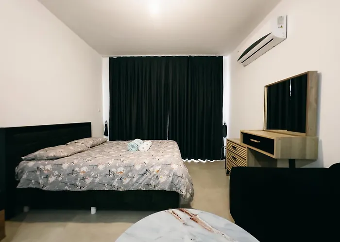 Апартаменты Ceasar Spacious In Amelius